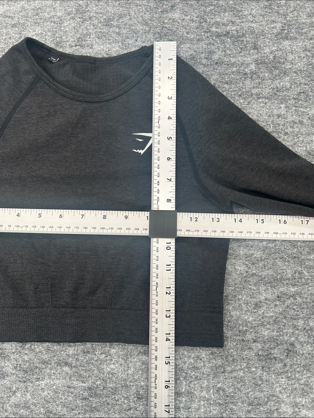 Gymshark Women's Black Cropped Long-Sleeve Seamless Top - Picture 5 of 8